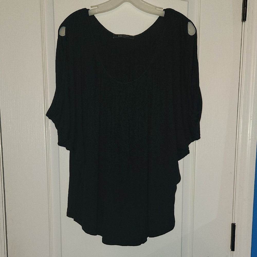 BCBGMAXAZRIA Pleated Cold Shoulder Black Tunic Top